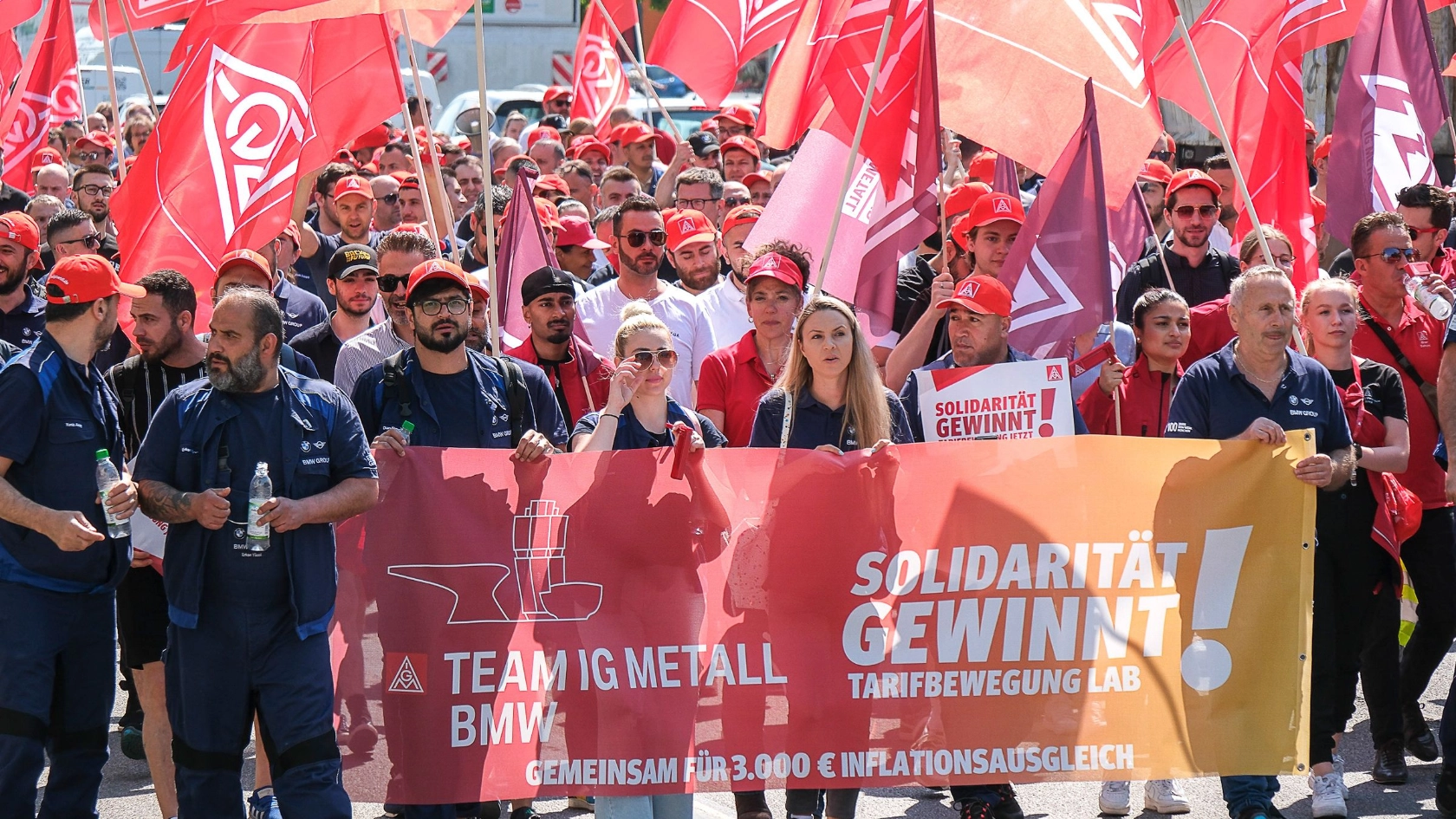 1000 Leihbeschäftigte demonstrieren für Inflationsausgleichsprämie in München